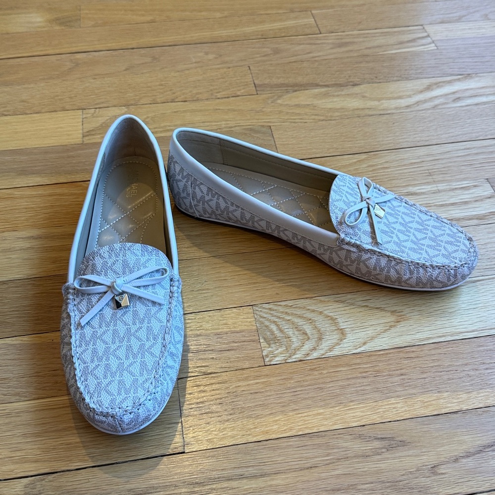 NWT 9.5 Michael Kors Juliette Moccasin Loafers